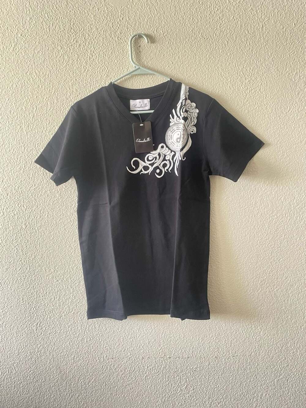 Eternalwill Yin Yang Bagua Graphic V-Neck T-Shirt Size M